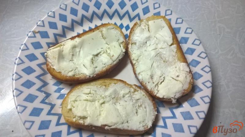 Фото приготовление рецепта: Тосты с творожным сыром и инжиром шаг №3