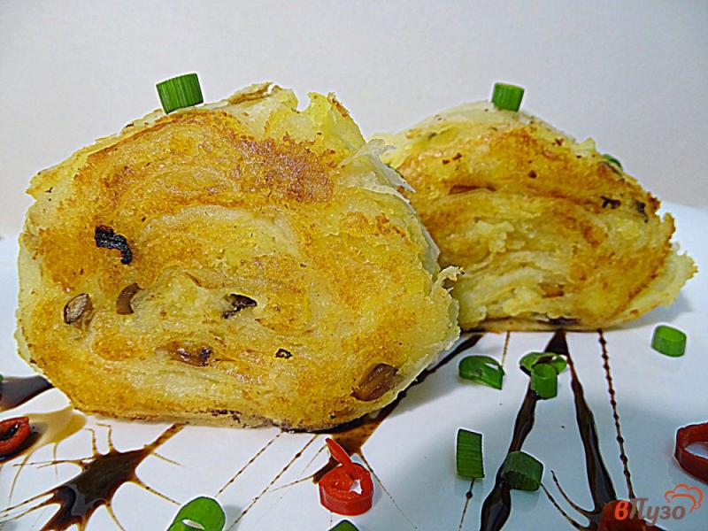 Фото приготовление рецепта: Рулет из лаваша с картофелем и грибами шаг №11