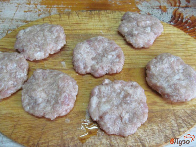 Фото приготовление рецепта: Фаршированные картофельные блинчики шаг №5