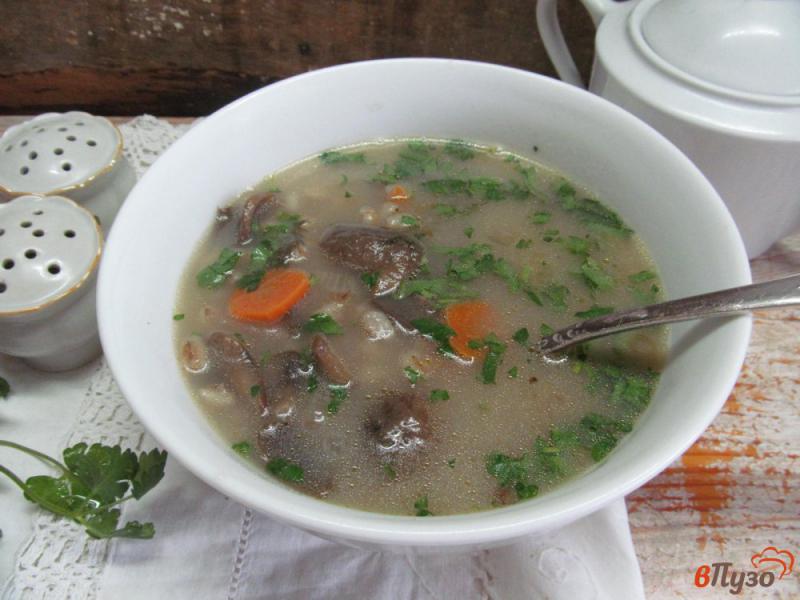 Фото приготовление рецепта: Суп с перловкой и шампиньоном шаг №6
