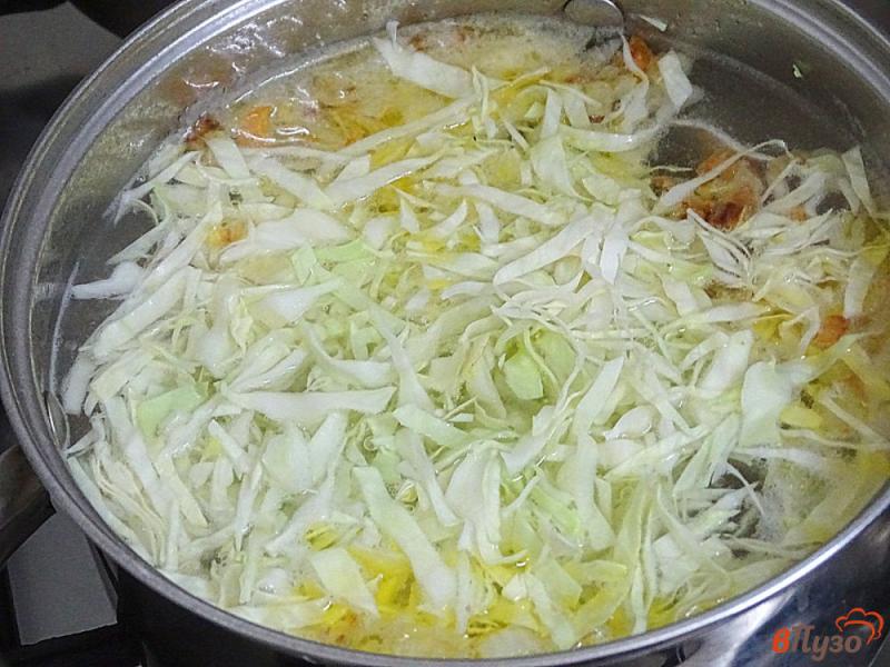 Фото приготовление рецепта: Суп со щавелем и капустой шаг №6