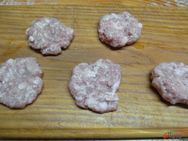 Фото приготовление рецепта: Кабачковые оладьи фаршированные мясным фаршем шаг №4