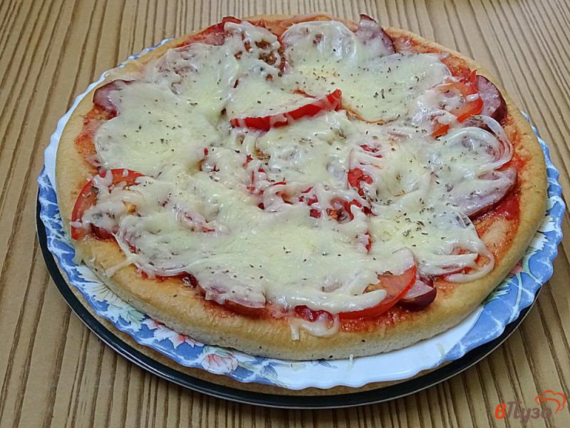 Фото приготовление рецепта: Пицца из готовых коржей в микроволновке за 3 минуты шаг №9