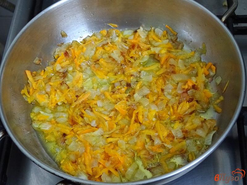 Фото приготовление рецепта: Гороховый суп пюре с копчёными рёбрами (без картофеля) шаг №5