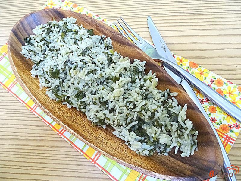 Фото приготовление рецепта: Рис со шпинатом и укропом шаг №9