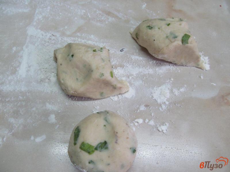 Фото приготовление рецепта: Лепешки с мясом курицы и сыром шаг №6