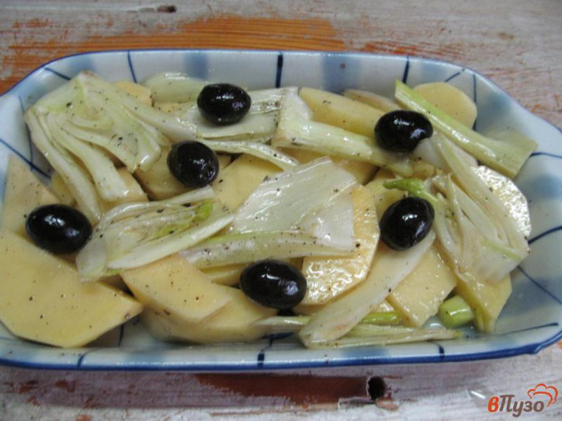 Фото приготовление рецепта: Запеченный картофель с фенхелем шаг №4