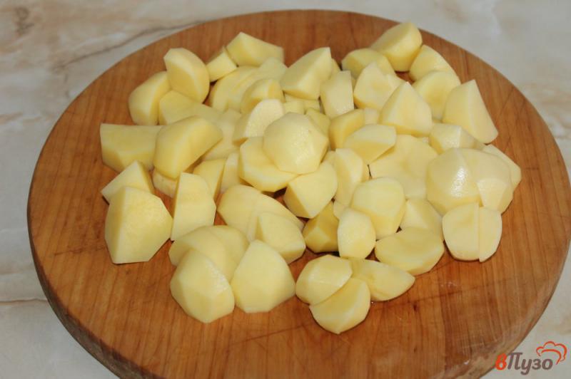 Фото приготовление рецепта: Картофельное рагу с болгарским перцем и курицей шаг №1