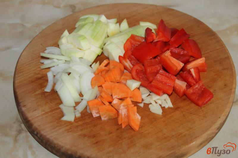 Фото приготовление рецепта: Картофельное рагу с болгарским перцем и курицей шаг №2