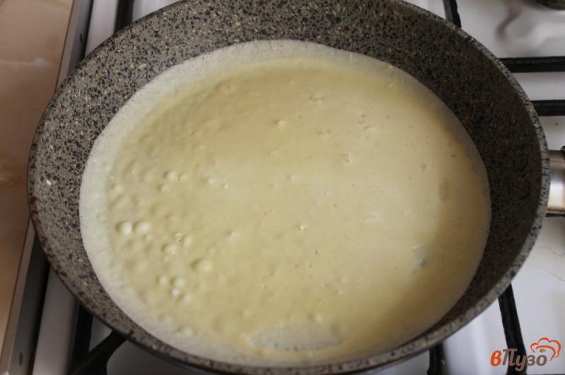 Фото приготовление рецепта: Блины с твердым сыром и зеленью шаг №3