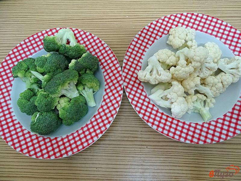 Фото приготовление рецепта: Салат из цветной капусты и брокколи шаг №2