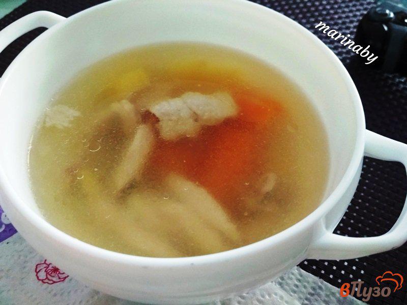 Фото приготовление рецепта: Куриный суп с манной крупой шаг №4