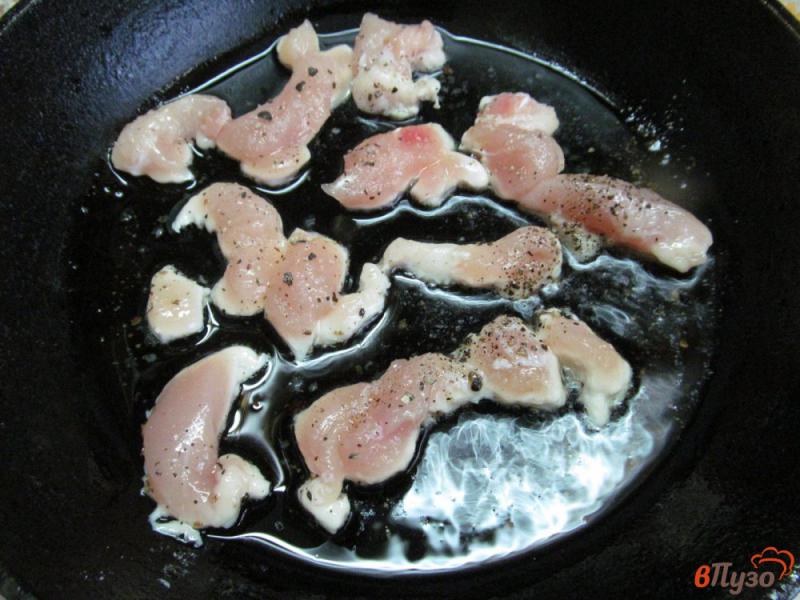 Фото приготовление рецепта: Куриное филе с дыней в азиатском стиле шаг №1