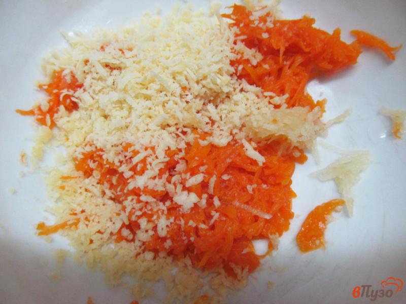 Фото приготовление рецепта: Бутерброды с морковной начинкой и крабовыми палочками шаг №1