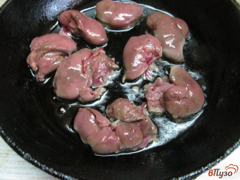 Фото приготовление рецепта: Теплый салат из куриной печени шаг №1