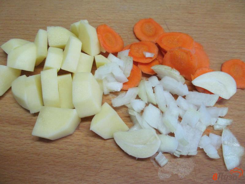 Фото приготовление рецепта: Овощной суп с клецками из свеклы шаг №2
