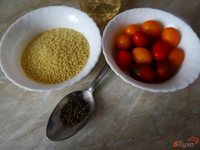 Фото приготовление рецепта: Салат из кус-куса с помидорами черри шаг №1