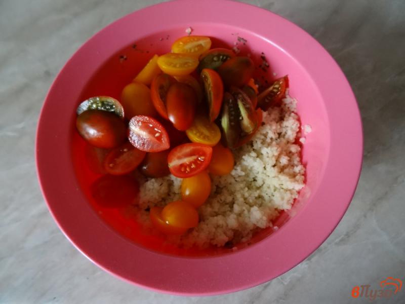Фото приготовление рецепта: Салат из кус-куса с помидорами черри шаг №7