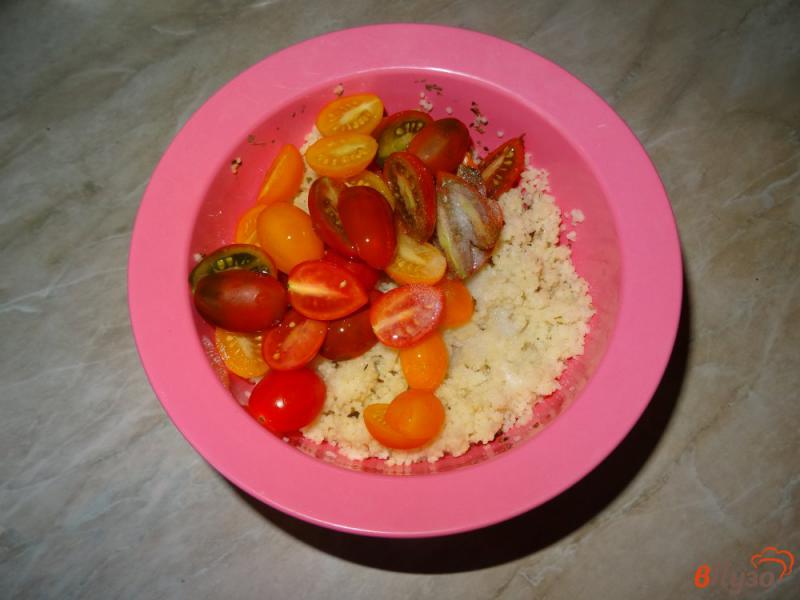 Фото приготовление рецепта: Салат из кус-куса с помидорами черри шаг №8