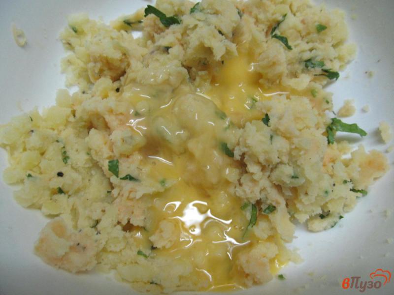 Фото приготовление рецепта: Запеканка из картофеля с куриными фрикадельками шаг №3