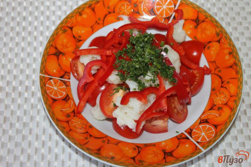 Фото приготовление рецепта: Салат из цветной капусты и помидоров черри шаг №4