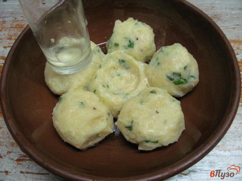 Фото приготовление рецепта: Запеканка из картофеля с куриными фрикадельками шаг №5