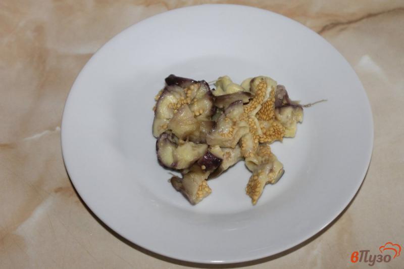 Фото приготовление рецепта: Лаваш с печеным баклажаном, томатами и сыром шаг №2