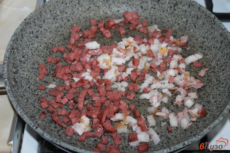 Фото приготовление рецепта: Гороховый суп на беконе с копченой колбасой шаг №5