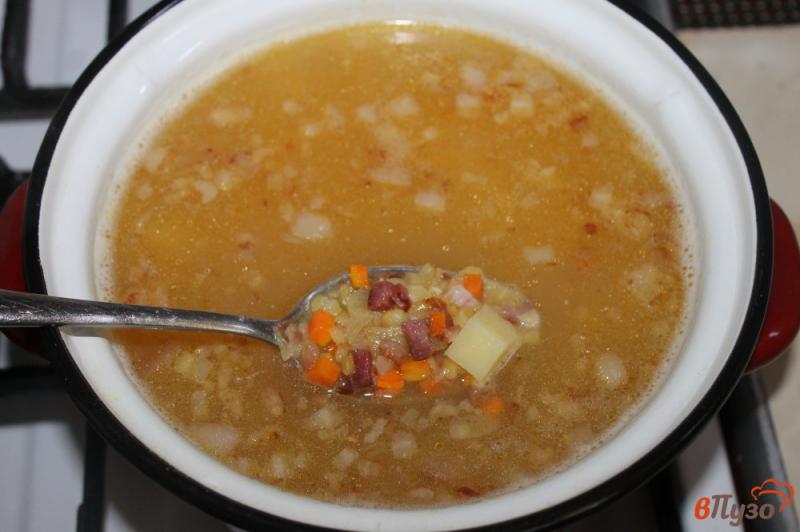 Фото приготовление рецепта: Гороховый суп на беконе с копченой колбасой шаг №8