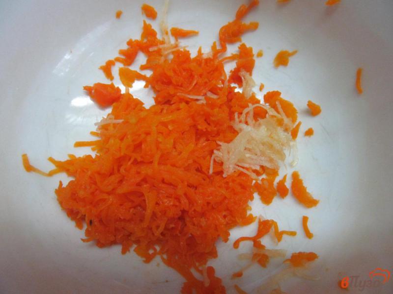 Фото приготовление рецепта: Рулеты из кабачка с морковной начинкой и шпротами шаг №1