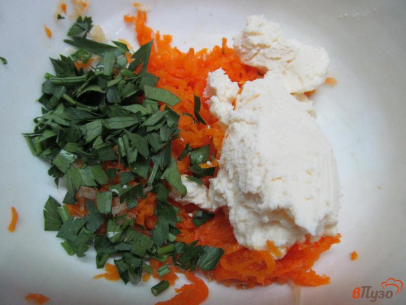Фото приготовление рецепта: Рулеты из кабачка с морковной начинкой и шпротами шаг №2