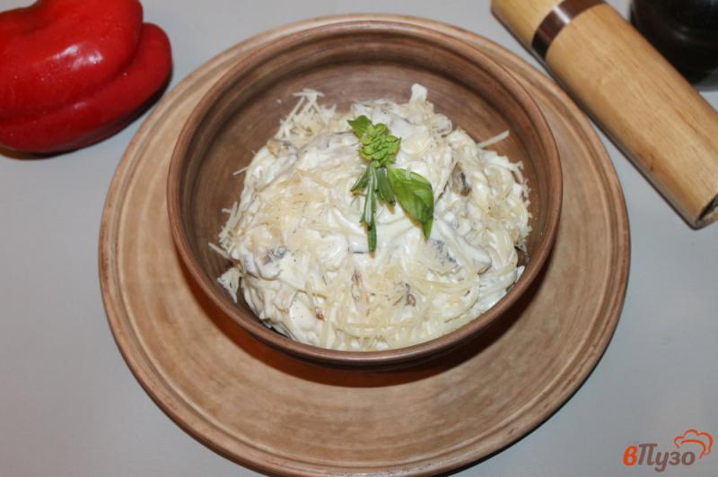 Фото приготовление рецепта: Спагетти в сливочно - сырном соусе с грибами шаг №7