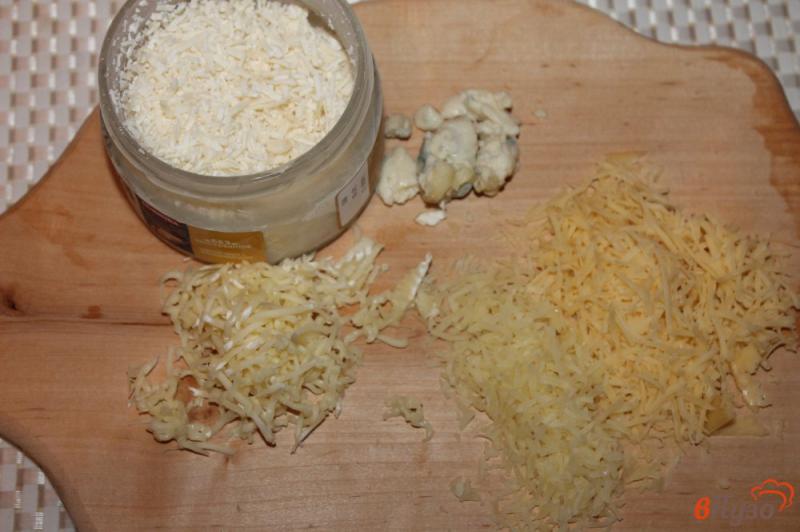 Фото приготовление рецепта: Спагетти в сливочно - сырном соусе с грибами шаг №3