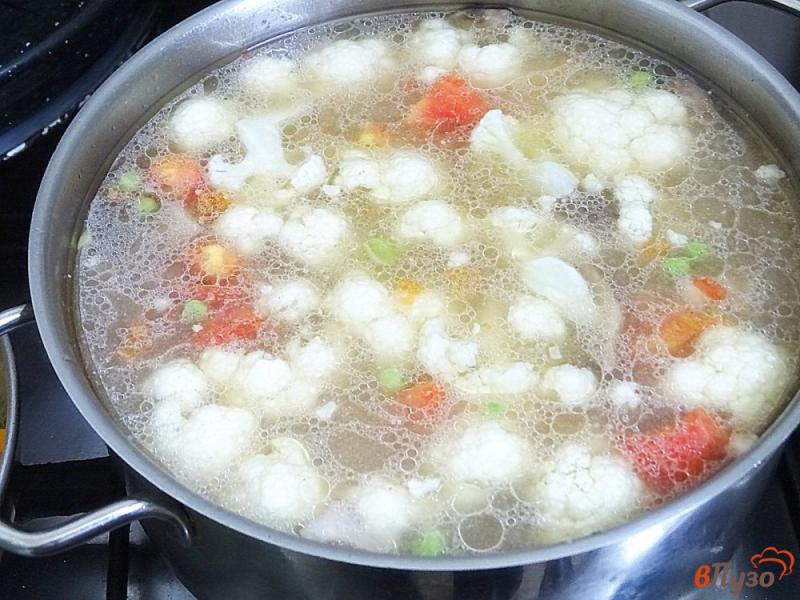 Фото приготовление рецепта: Овощной суп с маслятами и лисичками шаг №7