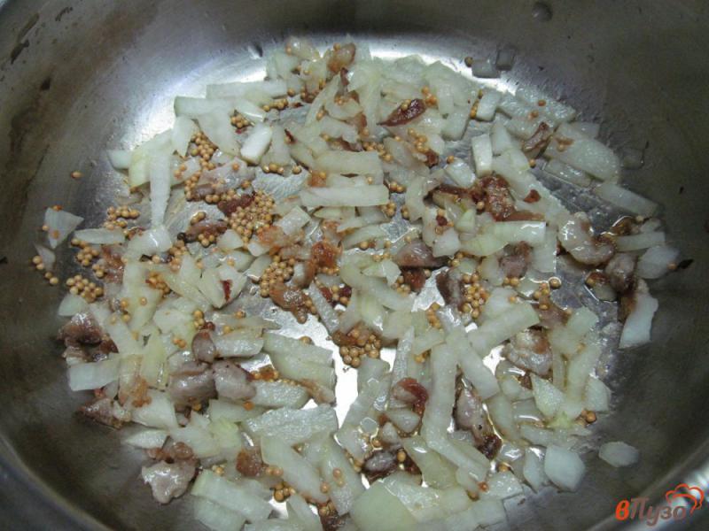 Фото приготовление рецепта: Суп с шампиньоном и горчичным соусом шаг №2