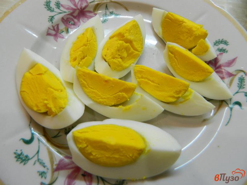 Фото приготовление рецепта: Салат со свеклой, яйцом и горчичной заправкой шаг №2