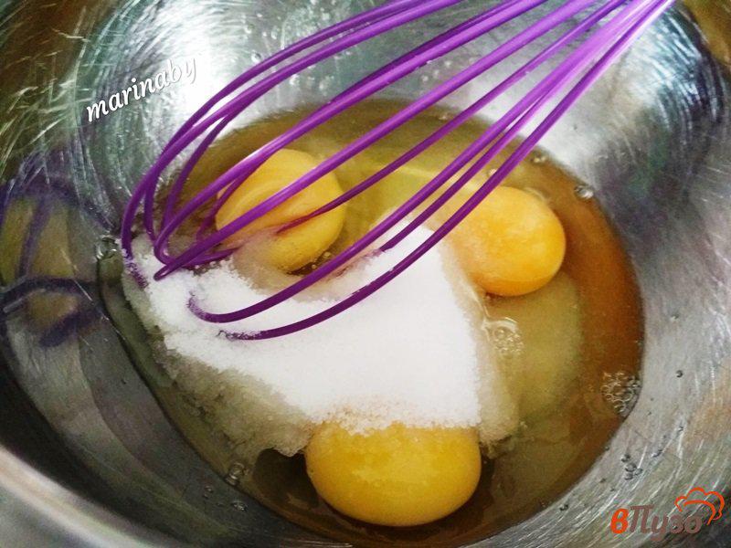 Фото приготовление рецепта: Запеканка из творога с фруктами шаг №1