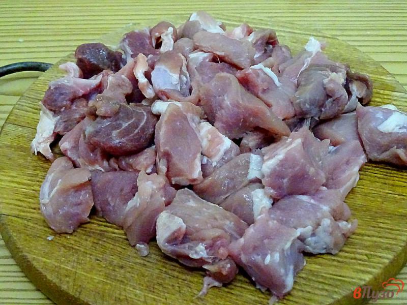 Фото приготовление рецепта: Поджарка из свинины с соусом шаг №2