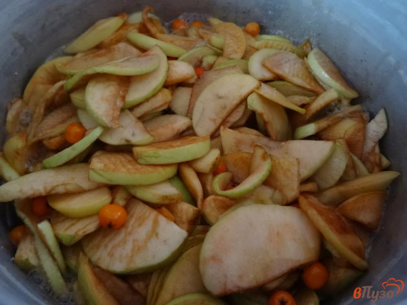 Фото приготовление рецепта: Варенье из яблок с рябиной шаг №8