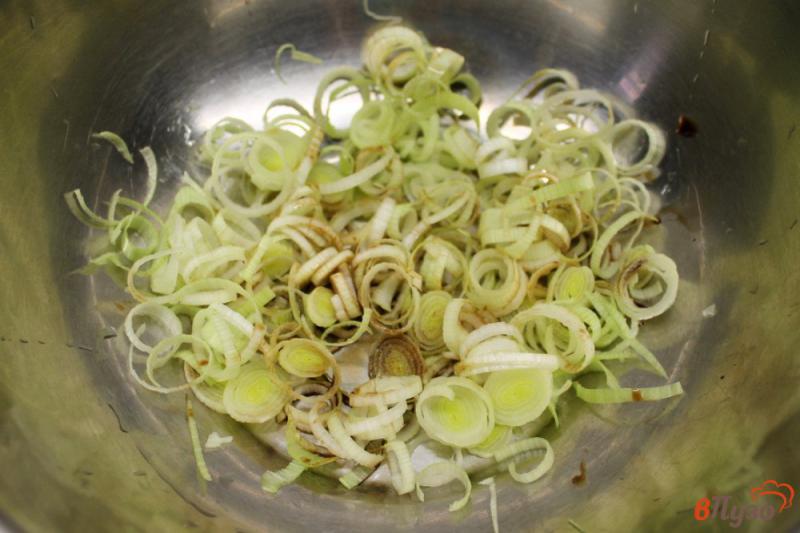 Фото приготовление рецепта: Салат из помидор, с кунжутом и зеленью ассорти шаг №1