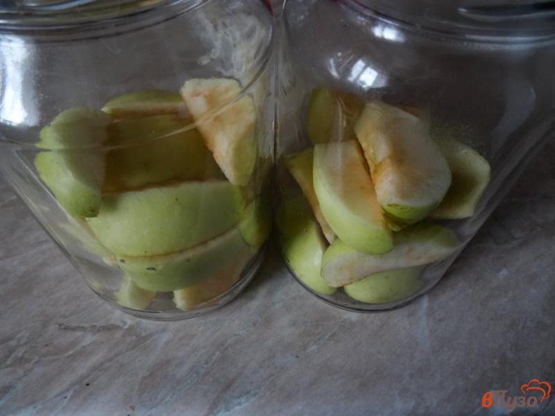 Фото приготовление рецепта: Ароматный яблочный компот со специями шаг №3