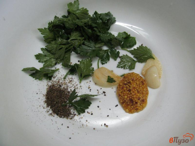 Фото приготовление рецепта: Теплый салат с копченой курицей шаг №3