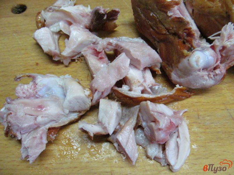 Фото приготовление рецепта: Теплый салат с копченой курицей шаг №5