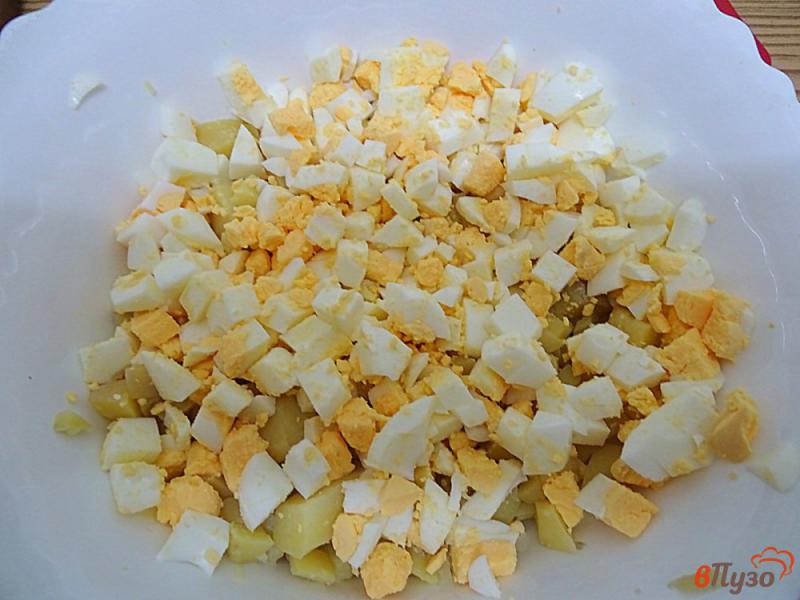 Фото приготовление рецепта: Картофельный салат с сельдереем шаг №3