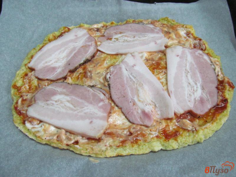 Фото приготовление рецепта: Пицца из цветной капусты шаг №12