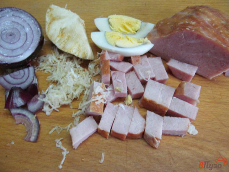 Фото приготовление рецепта: Закуска из ветчины с сельдереем шаг №1