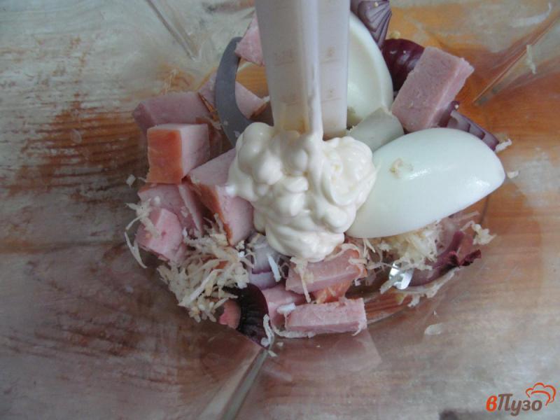 Фото приготовление рецепта: Закуска из ветчины с сельдереем шаг №2
