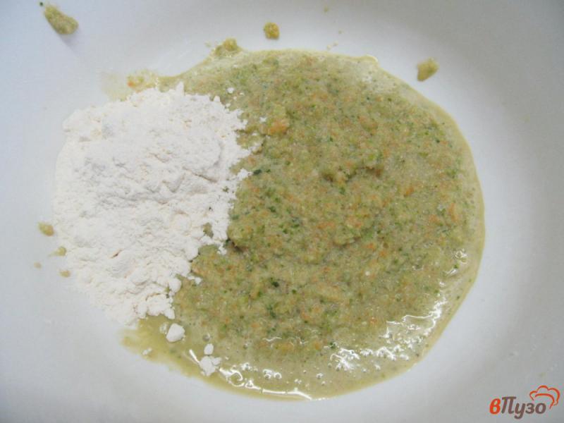Фото приготовление рецепта: Оладьи из цветной капусты с припеком шаг №5