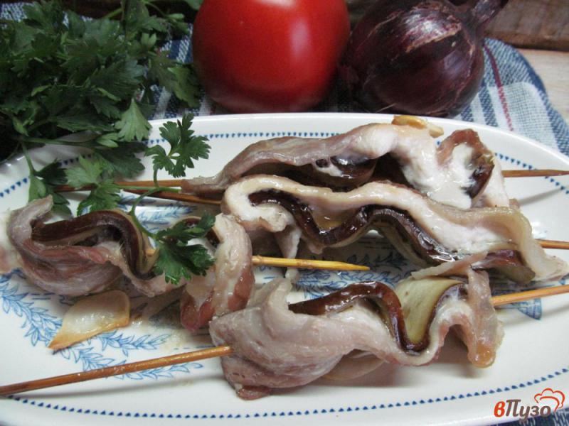 Фото приготовление рецепта: Шашлык из куриной грудки с беконом и баклажаном шаг №6