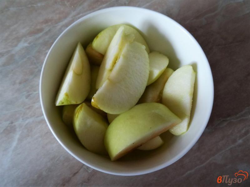 Фото приготовление рецепта: Компот из яблок и черноплодной рябины шаг №2